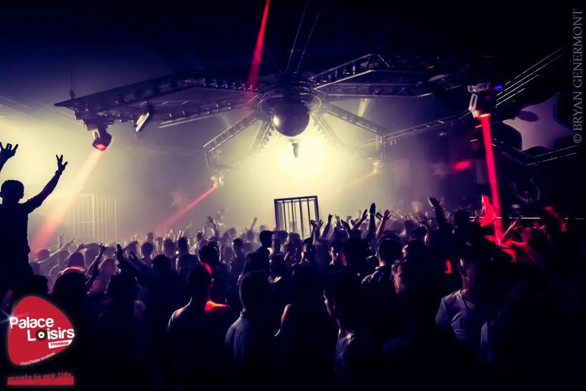 Ambiance club dans la grande salle Next Door, au Palace Loisirs de Bartenheim