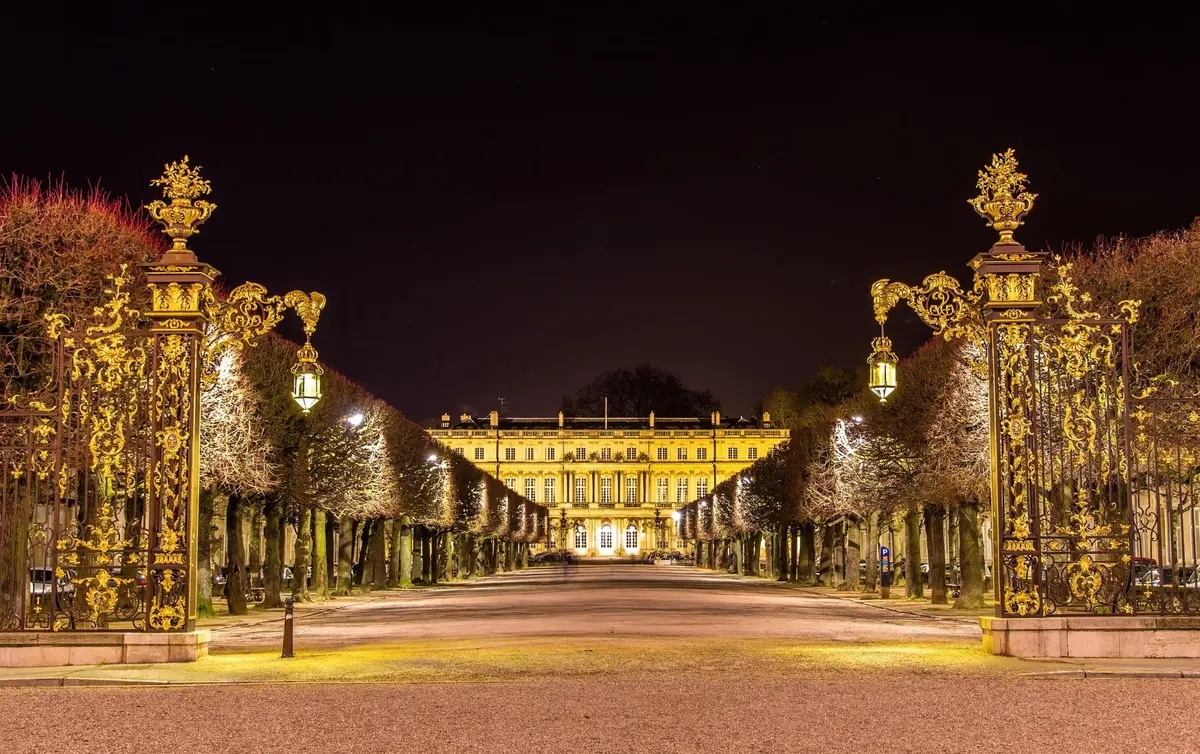 Palais du Gouvernement et la place de la Carrière