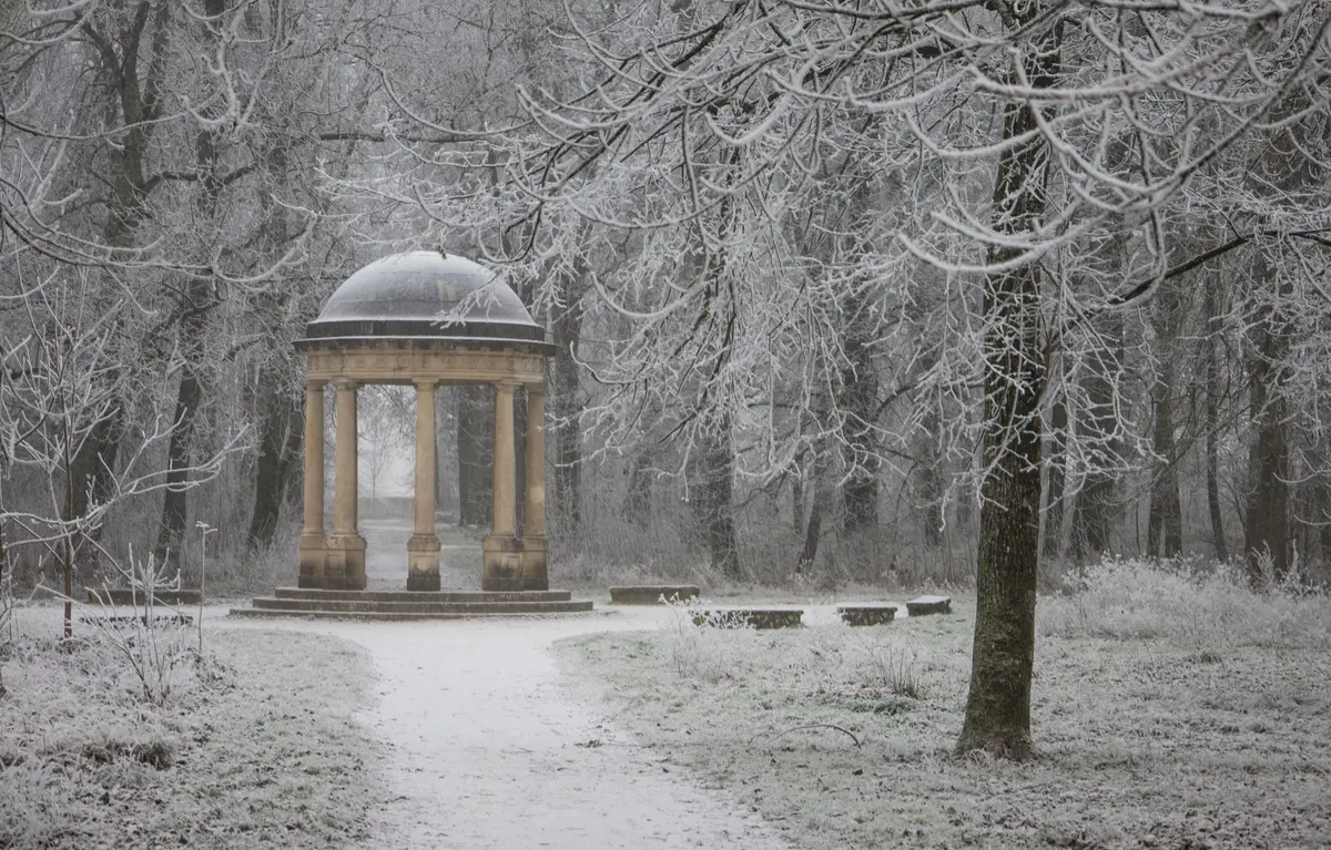 Le temple de l'amour dans une ambiance hivernale