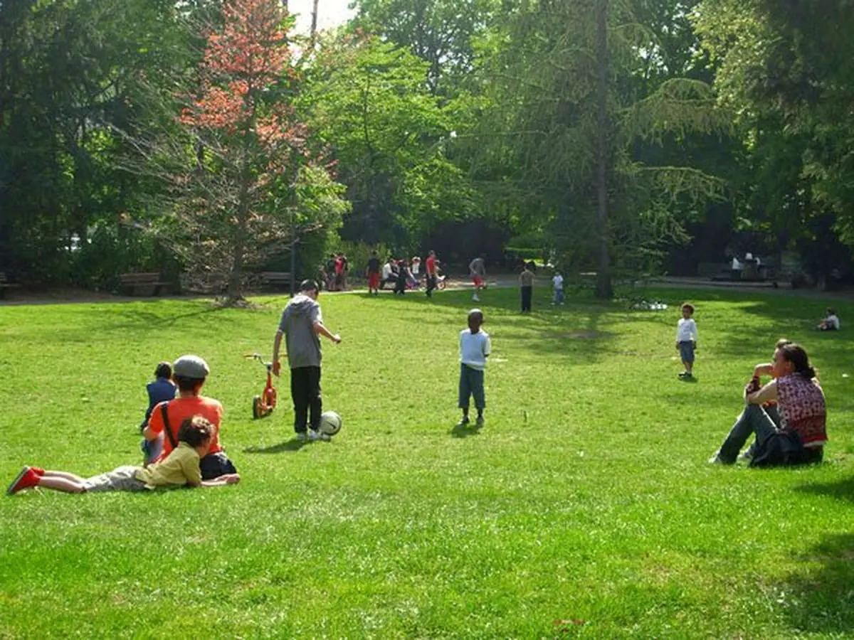 Les générations se mélangent dans les squares mulhousiens (ici le square Steinbach)