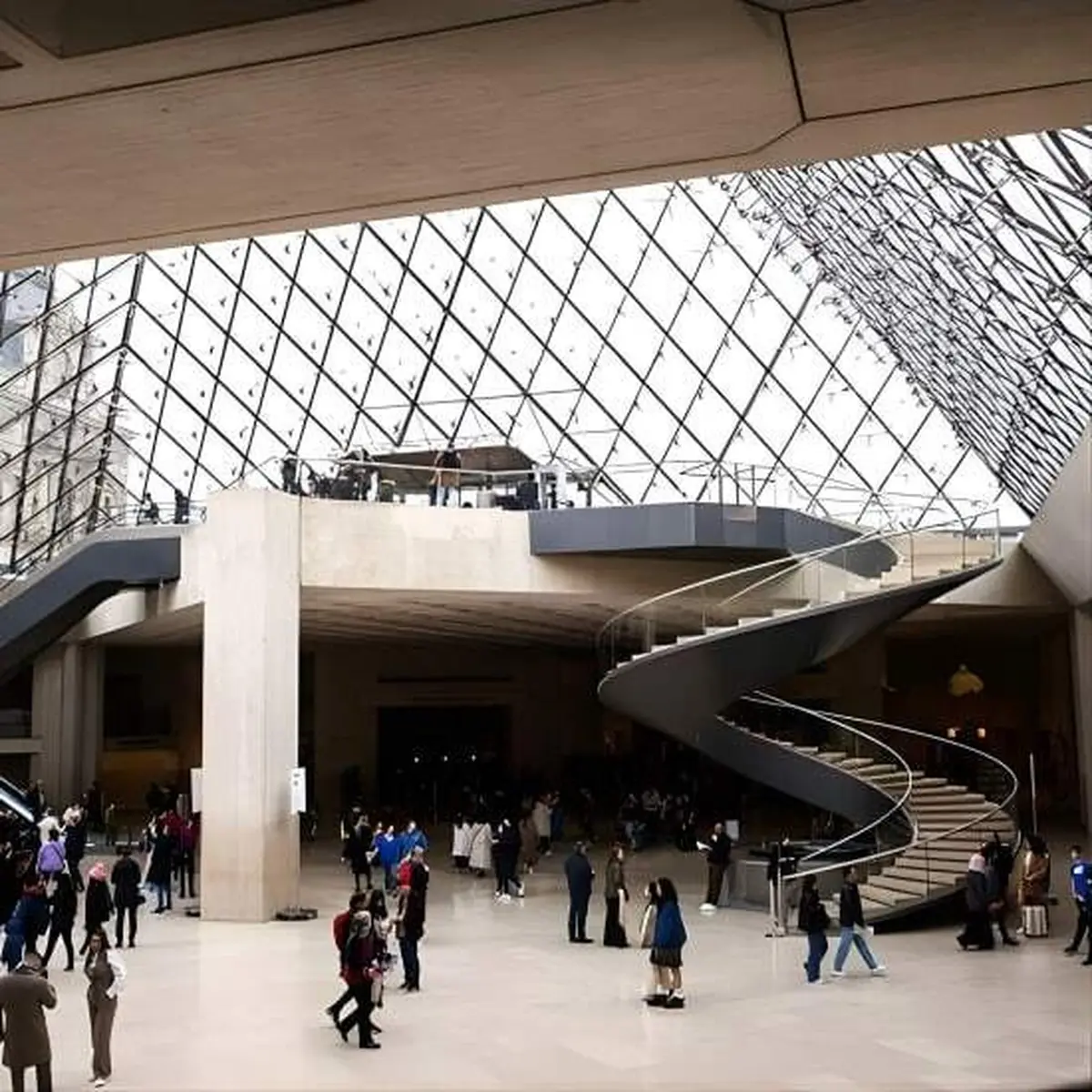 Paris Louvre Small Group Tour with Pre-Reserved Tickets
