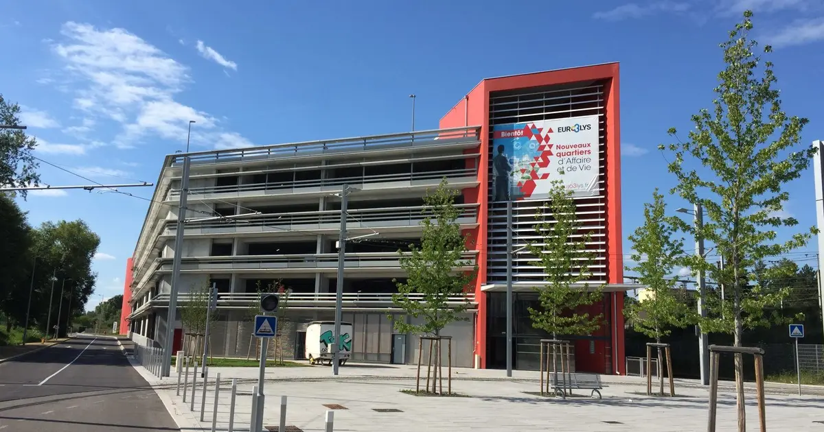Le Parking Relais de la Gare de Saint-Louis se situe rue du Ballon