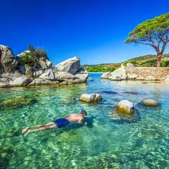 Pas besoin de partir aux Caraïbes : les 12 plus beaux spots de snorkeling en France
