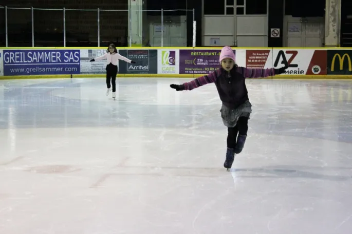 A la Patinoire de Mulhouse, on apprend à glisser sur ses patins