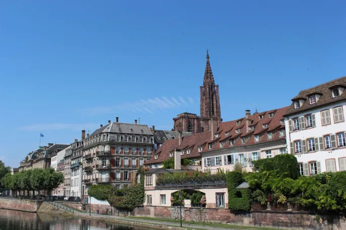 Le quai des Bateliers et la Cathédrale de Strasbourg