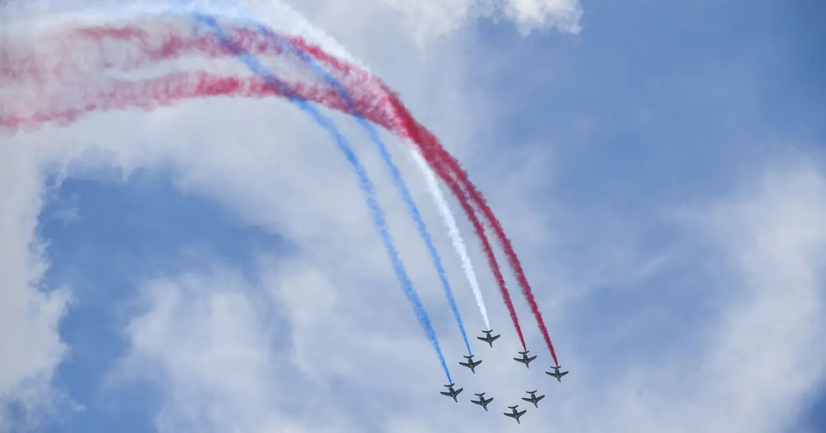 Démonstration en vol de la Patrouille de France au Salon du Bourget 2023