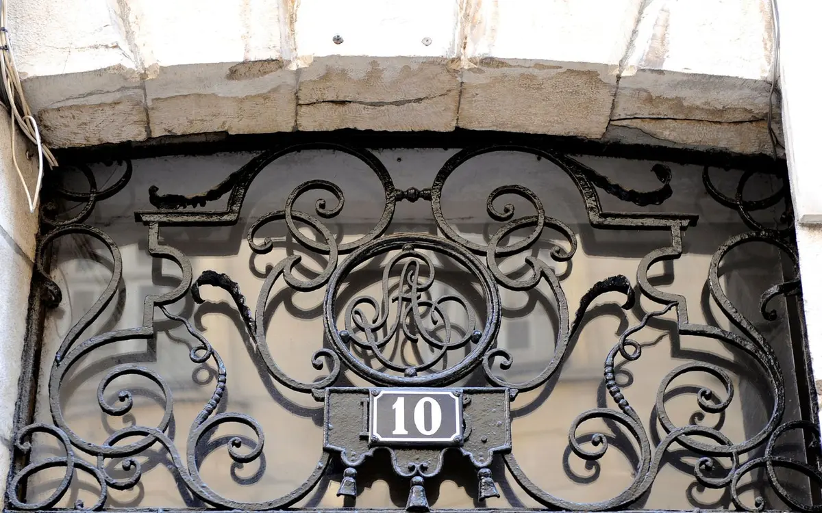 Pause Patrimoine : l'oeil aux aguets : volutes et palmettes