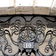 Pause Patrimoine : l'oeil aux aguets : volutes et palmettes