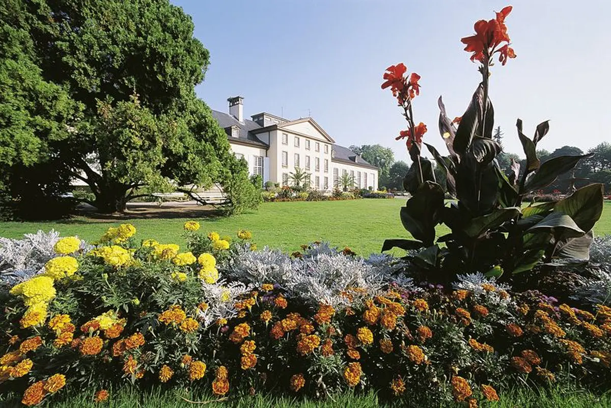 Le Pavillon Joséphine est situé dans le Parc de l'Orangerie