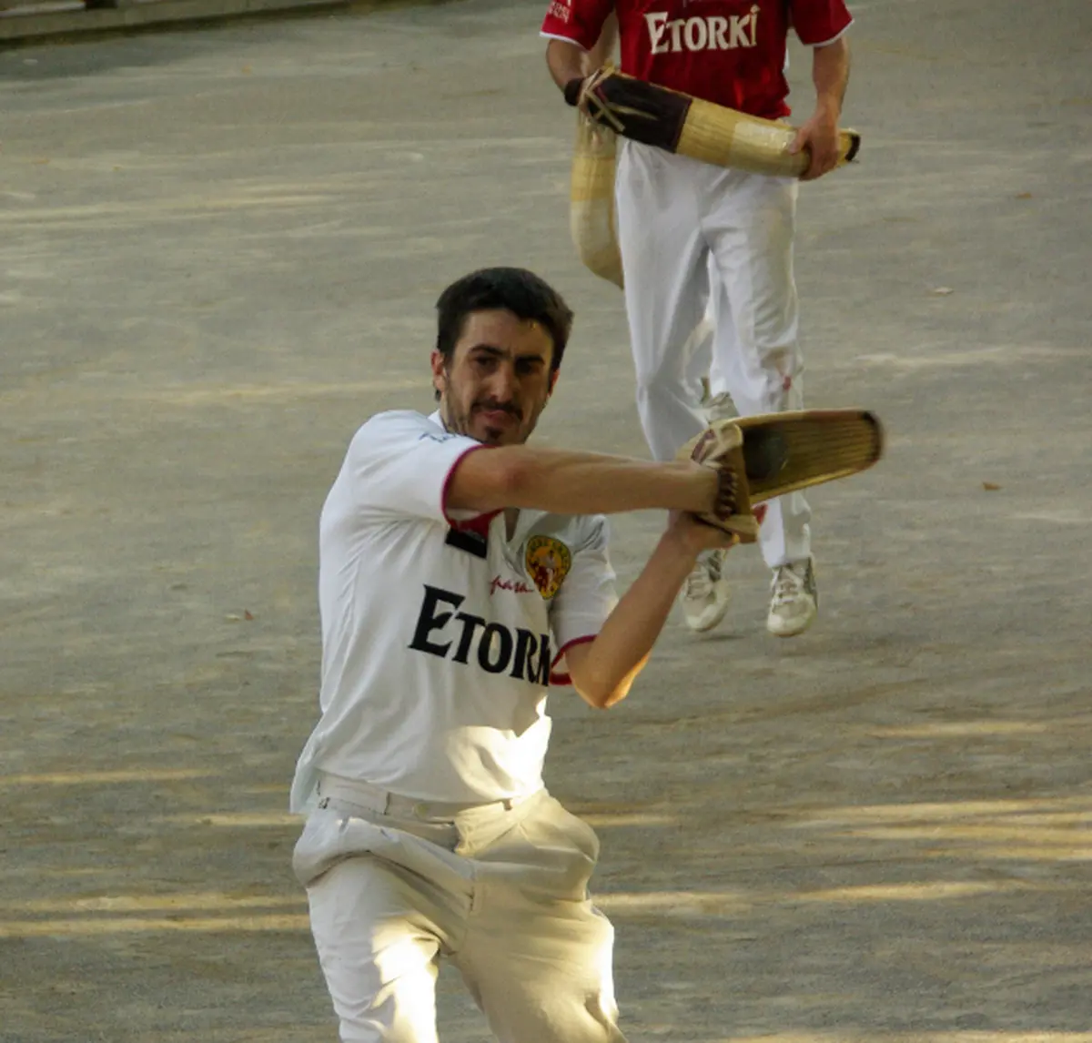 Pelote basque à chistera joko garbi