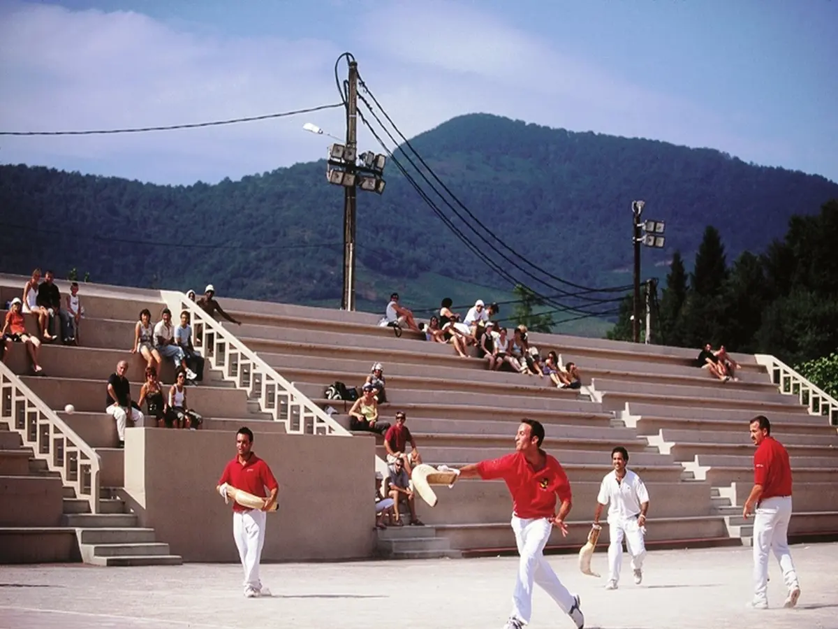 Pelote basque à grand chistera