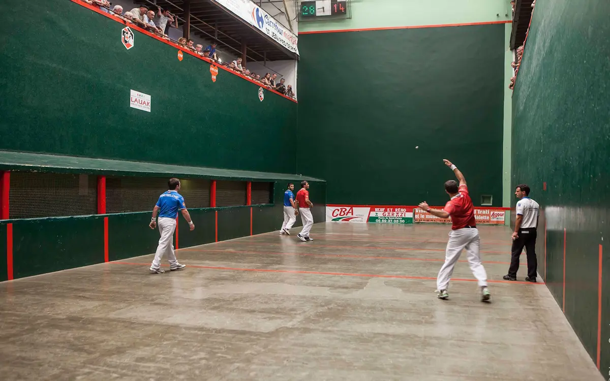 Pelote basque à main nue