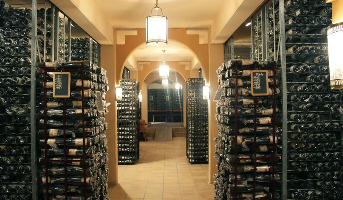 La fameuse cave à vins de la Confrérie Saint-Etienne, la plus formidable d'Alsace !