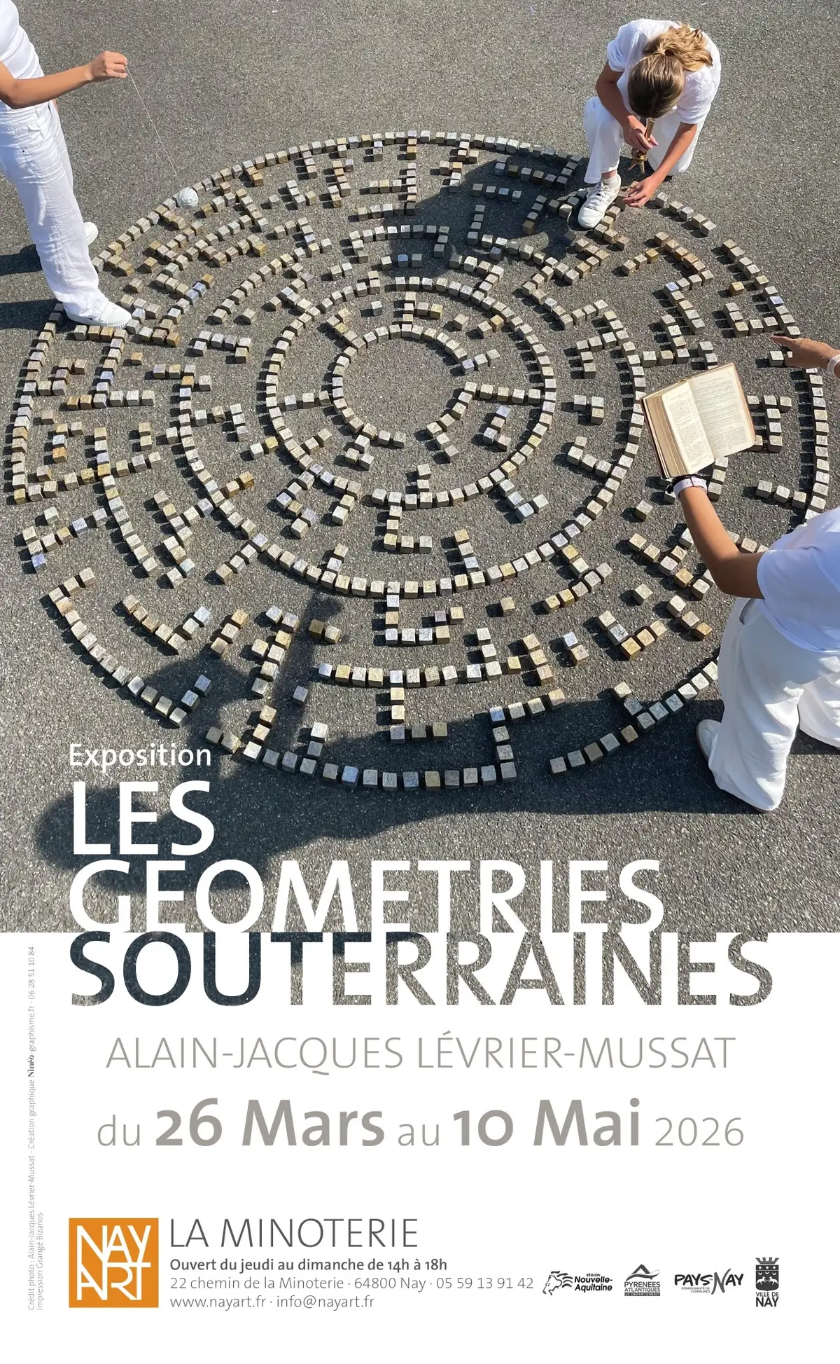 Performance artistique « Matière et mémoire, Bergson et la météorite » de l'artiste Alain-Jacques Lévrier-Mussat.