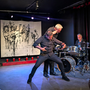 Performance artistique : Maudit soit la Guerre