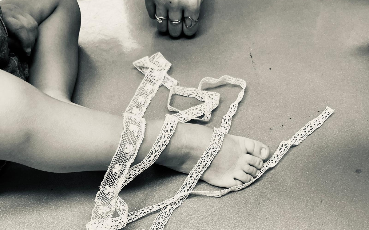 Performance dansée et contée : À un fil