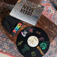 Personnalisation de vinyles au posca à Paris 20ème