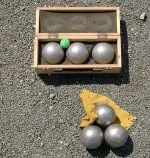 La pétanque, sans doute le sport de boules le plus pratiqué en Alsace.