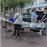 Petit marché de timbres et pièces de monnaie de collection