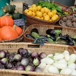 Petit marché de Villefranche, le dimanche matin