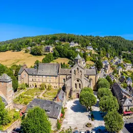 Petit marché estival à Aubazine