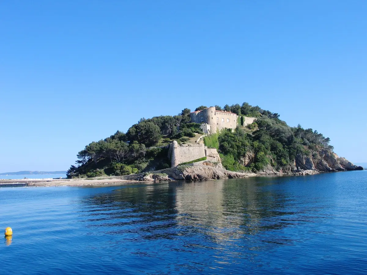 Visiter le Fort de Brégançon, lieu de vacance d'Emmanuel Macron ? C'est possible !