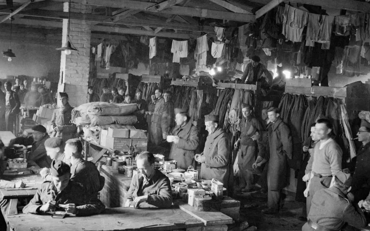 Photographier la captivité : histoire et mémoire(s) des camps de prisonniers de la Seconde Guerre mondiale