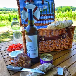 Pique-nique dans les vignes au Château Hostens-Picant