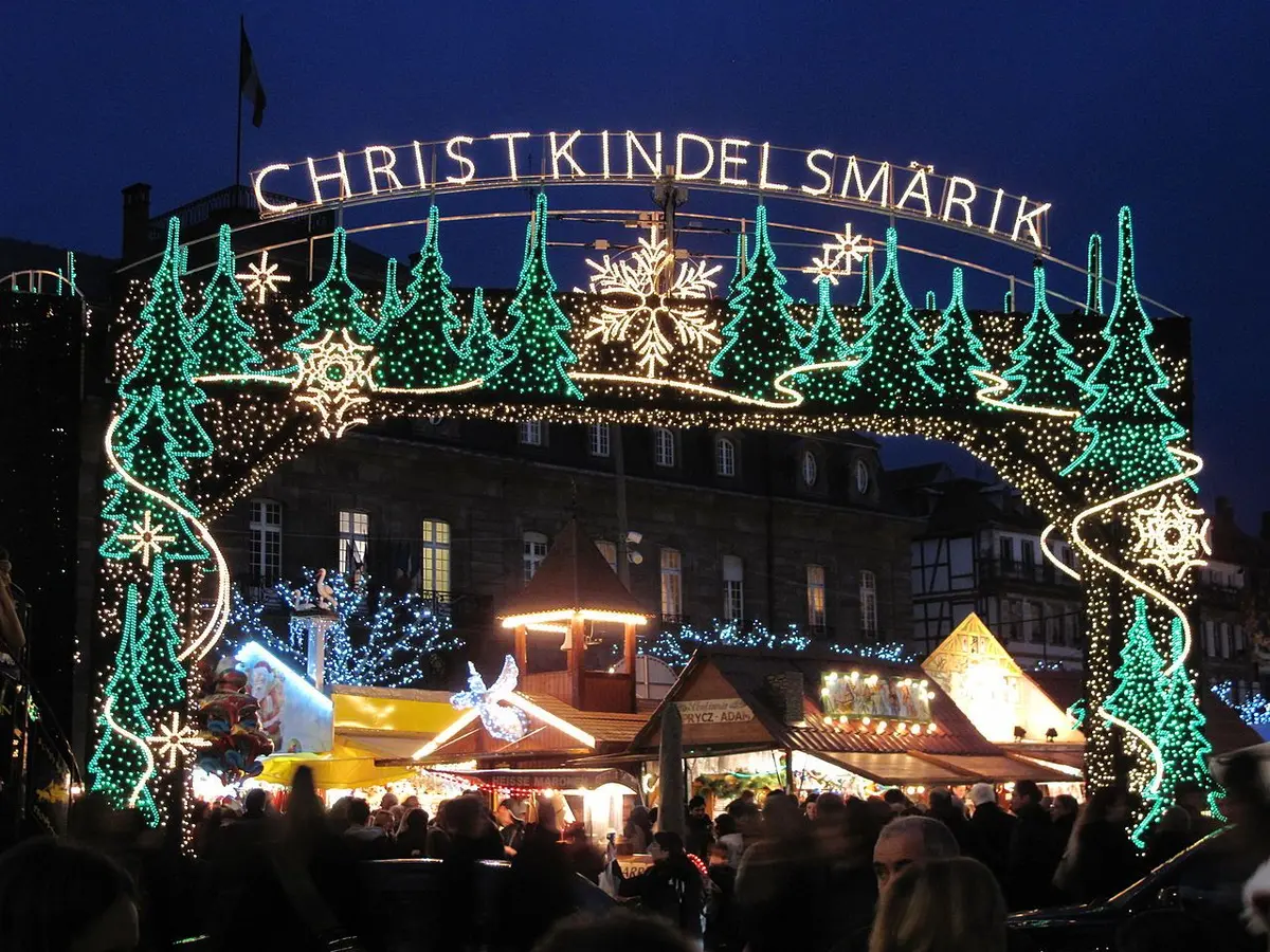 Place Broglie, le typique Christkindelsmärik 