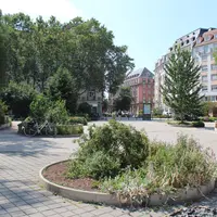 Centre de la place d'Austerlitz et ses îlots végétaux &copy; JDS