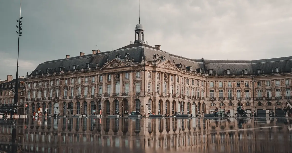 Place de la Bourse et son miroir d'eau