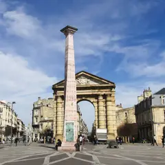 Place de la Victoire Bordeaux : Porte d'Aquitaine, terrasses et tortues géantes au bout de la rue Sainte-Catherine