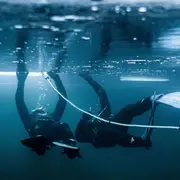 Plongée sous glace en apnée au Lac de Confins (74)