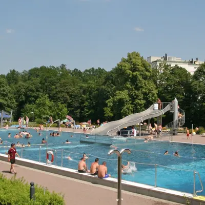 PLUB : l'été des piscines en plein air – la piscine couverte est fermée