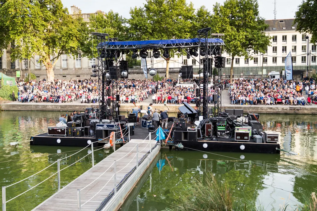 Plus de 110 concerts gratuits et 150 bateaux : cet immense festival de Nantes fête ses 40 ans