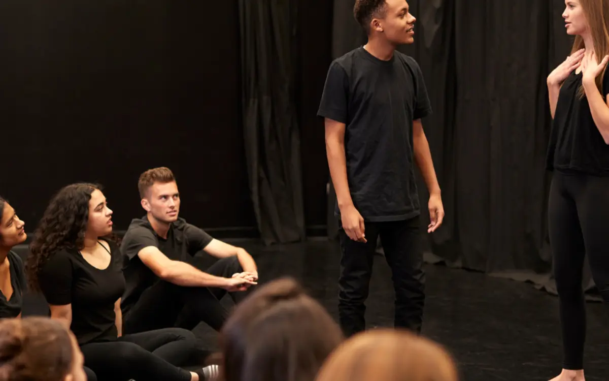 Poésie Slam & Sonnet Pop : libère ta voix, fais vibrer tes mots 12/16 ans de 14H00 à 16H00