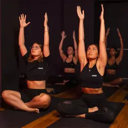 POSES STUDIO - Pilates, yoga, barre