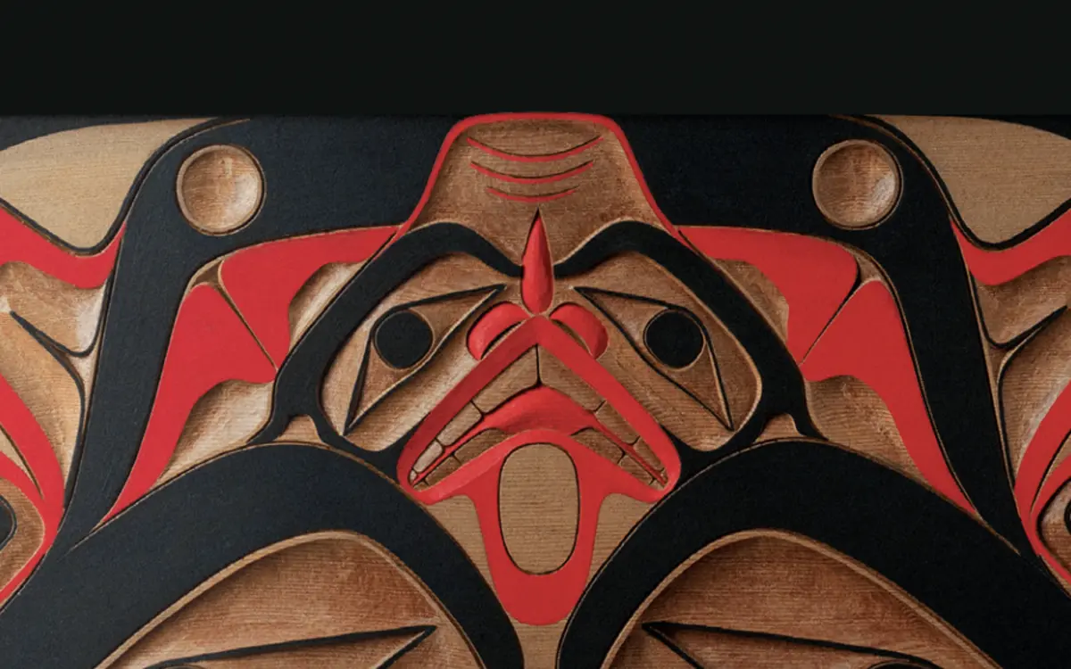 Coffre à motif de requin, de Jay Simeon, artiste canadien d'origine haïda. Photo Melissa Bermudez