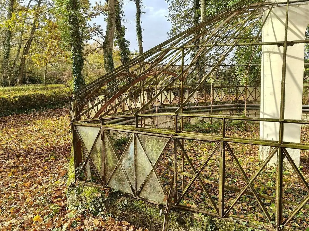 Près de Tours, cette étonnante serre de 1853 va être sauvée grâce au Loto du Patrimoine
