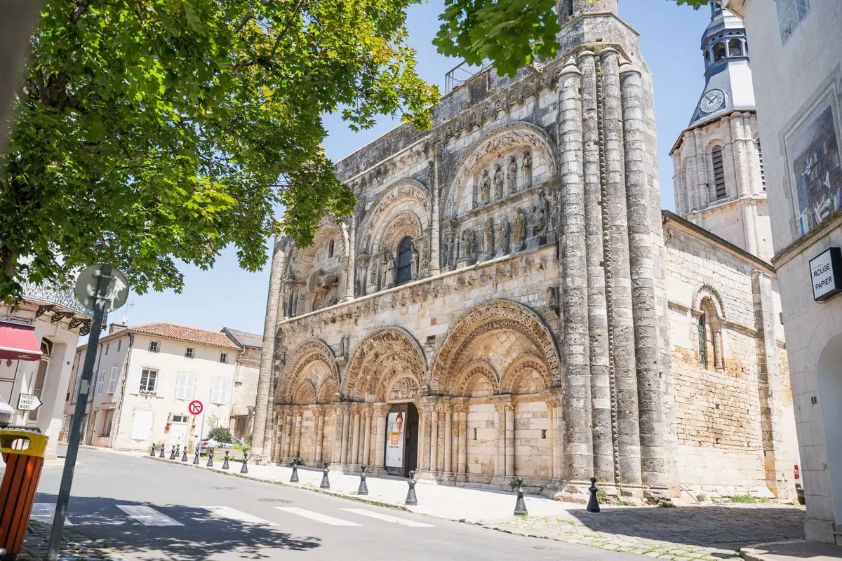 Présentation du message biblique des sculptures romanes de l'église de Civray