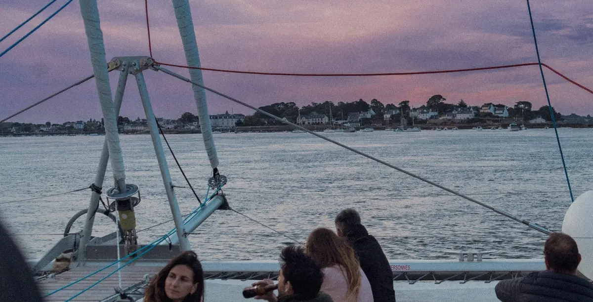 Un concert sur un catamaran &agrave; la tomb&eacute;e du jour, quoi de plus doux ? 