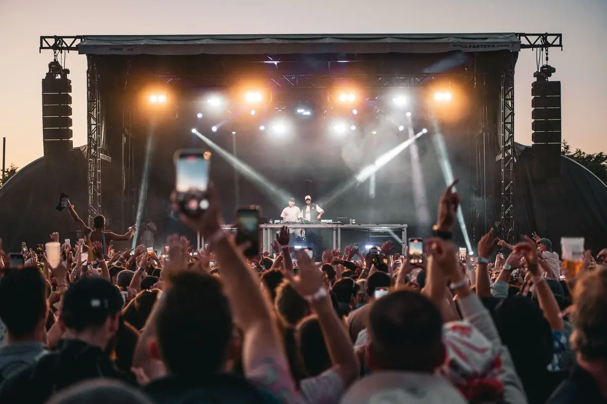 Le Festival propose plusieurs scènes pour que chacun puisse trouver l'ambiance qui lui correspond. 