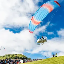 Programme de la Coupe Icare 2026 à Saint-Hilaire : six jours de vol libre, de cinéma et de concerts