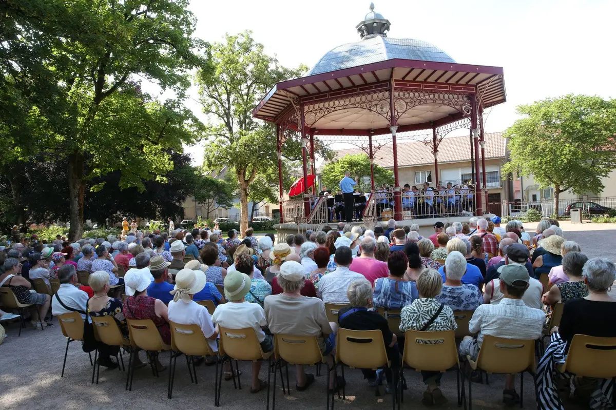 Kiosque en f&ecirc;te, square de la Roseraie - F&ecirc;te de la musique 2026  &agrave; Belfort
