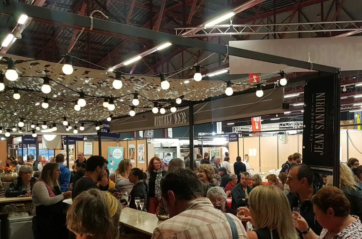 Retrouvez 5 univers distincts : Animations, services et loisirs, Automobile et mobilit&eacute;, Habitat, d&eacute;coration et jardin, Gastronomie et restauration Et enfin Artisanat et produits malins ! 