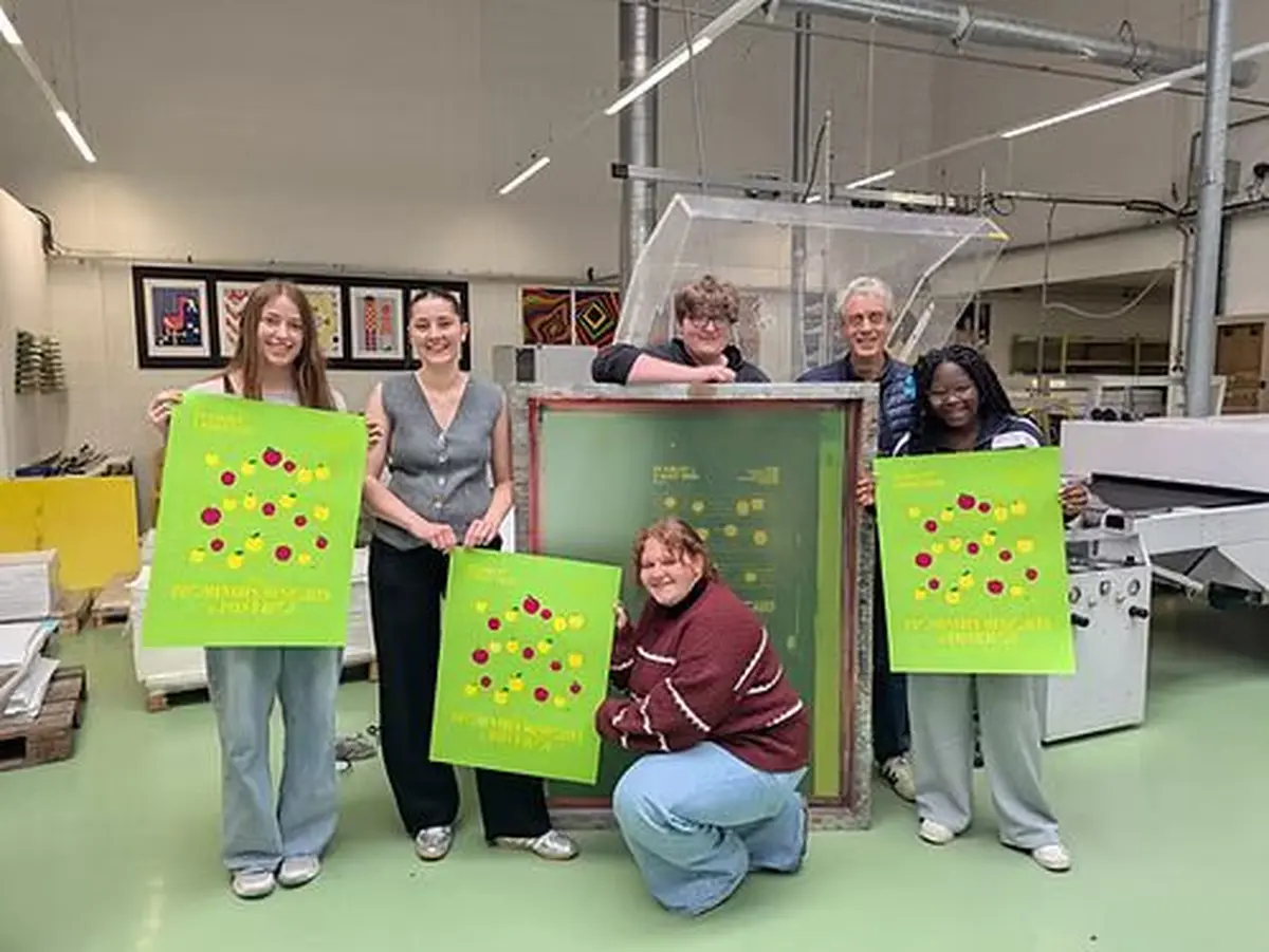 Les Promenades musicales du Pays d'Auge placent l'&eacute;ducation artistique et culturelle au centre de leur projet en menant des actions de m&eacute;diation territoriale tout au long de l'ann&eacute;e. C'est ainsi qu'est n&eacute;e la collaboration avec le Lyc&eacute;e Polyvalent Paul-Cornu pour la r&eacute;alisation d'une affiche s&eacute;rigraphi&eacute;e exclusive pour la 32e &eacute;dition. 