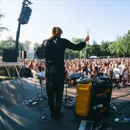 Programme des Siestes Électroniques 2026 à Toulouse : artistes et concerts au Jardin Compans-Caffarelli