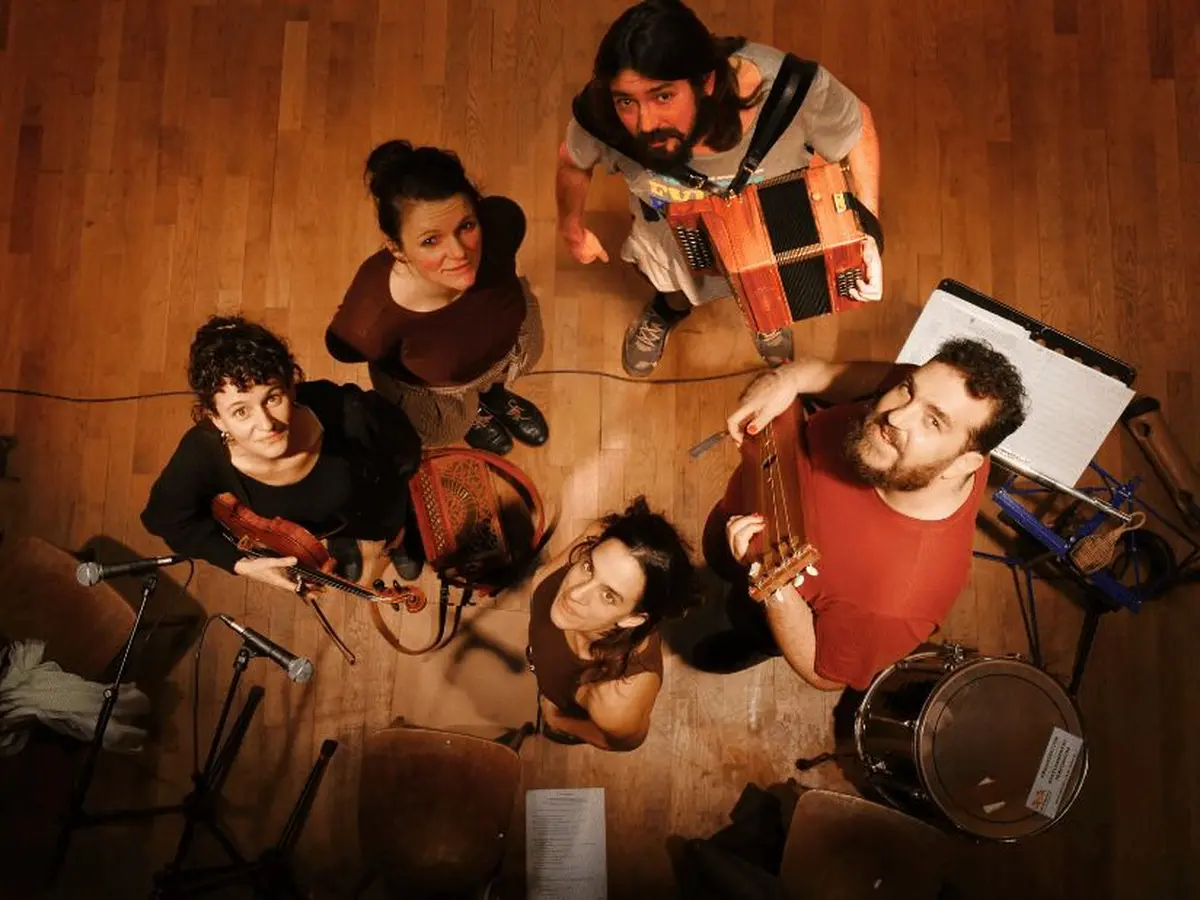 Comment ça se danse est un spectacle mêlant musique et théâtre à retrouver le 13 novembre à l'Espace des Coulines de Saint-Lyphard !