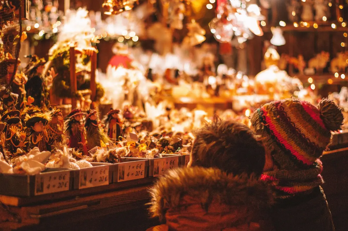 Programme du March&eacute; de No&euml;l de Bischwiller 2026 : spectacles, animations et d&eacute;fil&eacute; de Saint-Nicolas