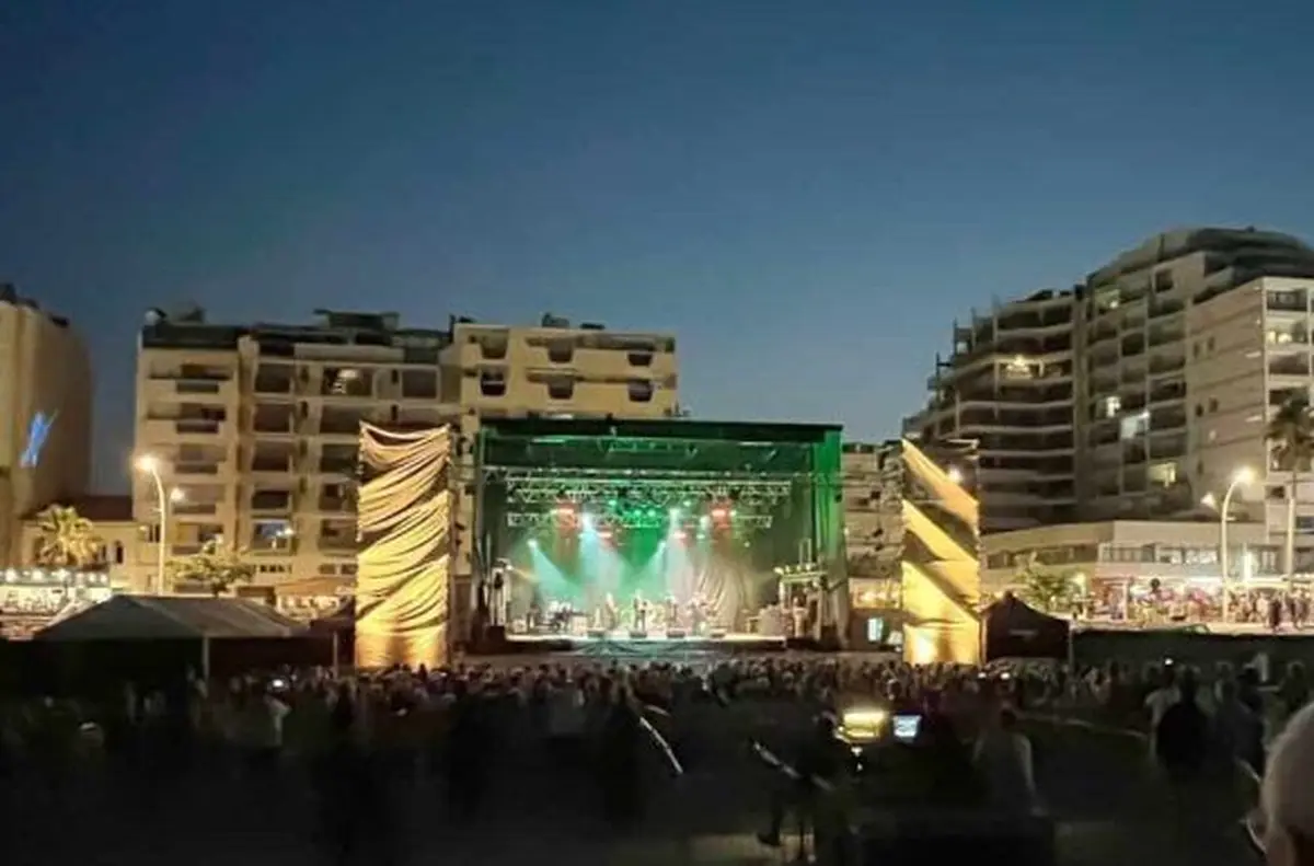 Chaque ann&eacute;e, les festivaliers appr&eacute;cient l'ambiance conviviale et les festivit&eacute;s pieds dans le sable 